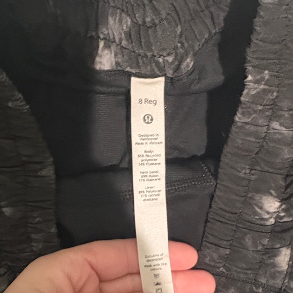 Lululemon - Picture 3 of 3